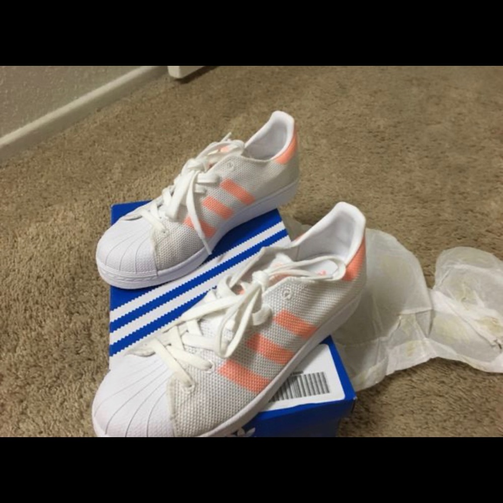 Woman’s tennis shoe